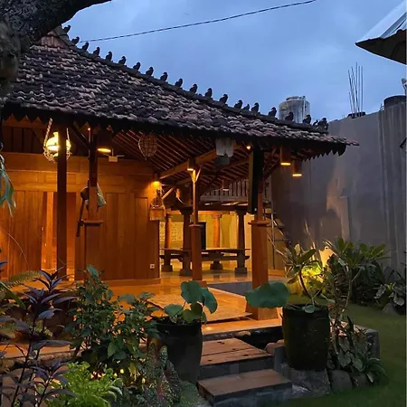 Joglo Breeze Guesthouse And Villa